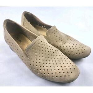 Clarks Womens 8 M Beige Suede Comfort Loafers Casual Heels Slip On Shoes